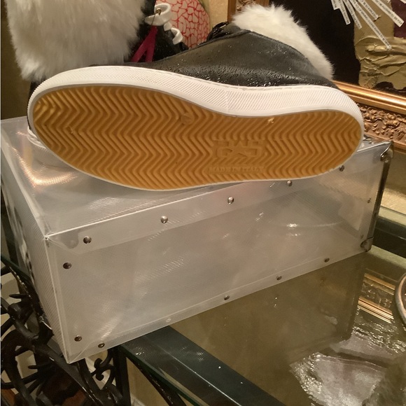 2Star high top sneakers with fur. - Picture 3 of 8